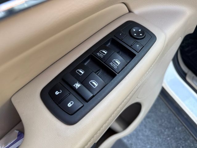 Used 2021 Jeep Grand Cherokee Limited w/ Premium Lighting Group AWD/4WD image 25
