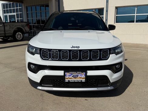 Used 2024 Jeep Compass Limited AWD/4WD image 2