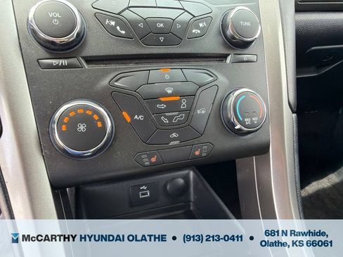 Used 2017 Ford Fusion SE FWD image 27