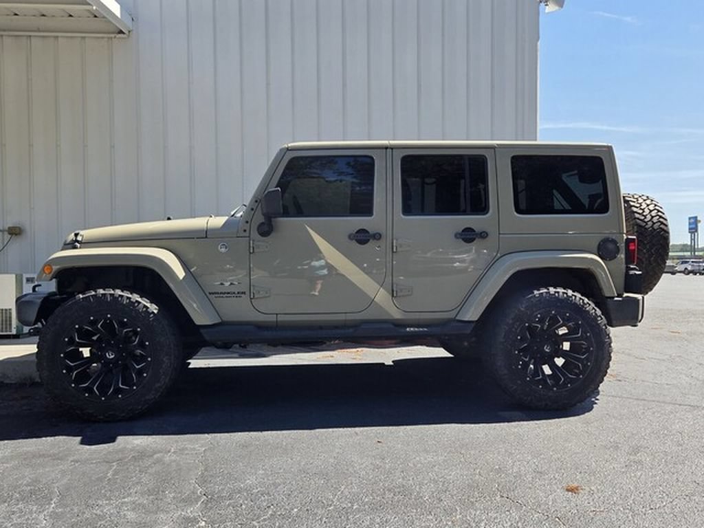 Used 2017 Jeep Wrangler Unlimited Sahara w/ Max Tow Package AWD/4WD image 2