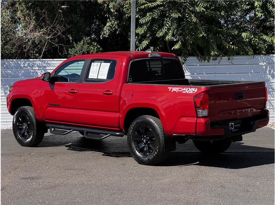 Used 2016 Toyota Tacoma TRD Sport AWD/4WD image 3