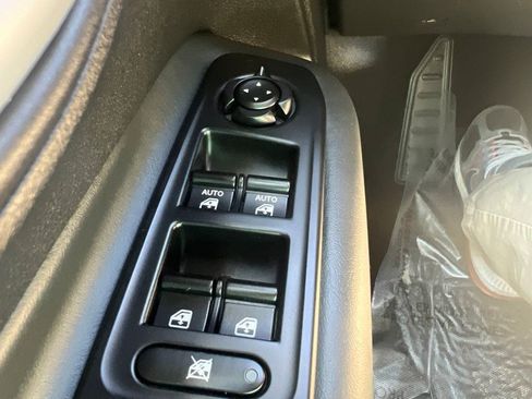 Used 2023 Jeep Renegade Latitude w/ Premium Group AWD/4WD image 18