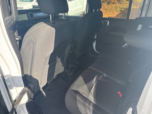 Certified 2021 Jeep Wrangler Unlimited Sahara w/ Dual Top Group image 15