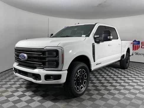 Certified 2025 Ford F250 Platinum w/ FX4 Off-Road Package AWD/4WD image 7