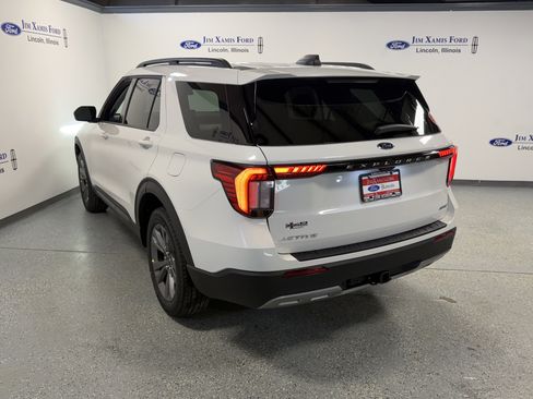 New 2026 Ford Explorer Active w/ Active Comfort Package image 4