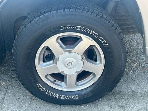 Used 2004 Chevrolet TrailBlazer LS w/ LS Preferred Equipment Group RWD image 22