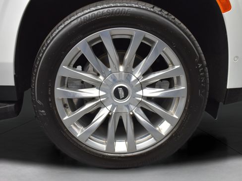 Used 2022 Cadillac Escalade Premium Luxury AWD/4WD image 36
