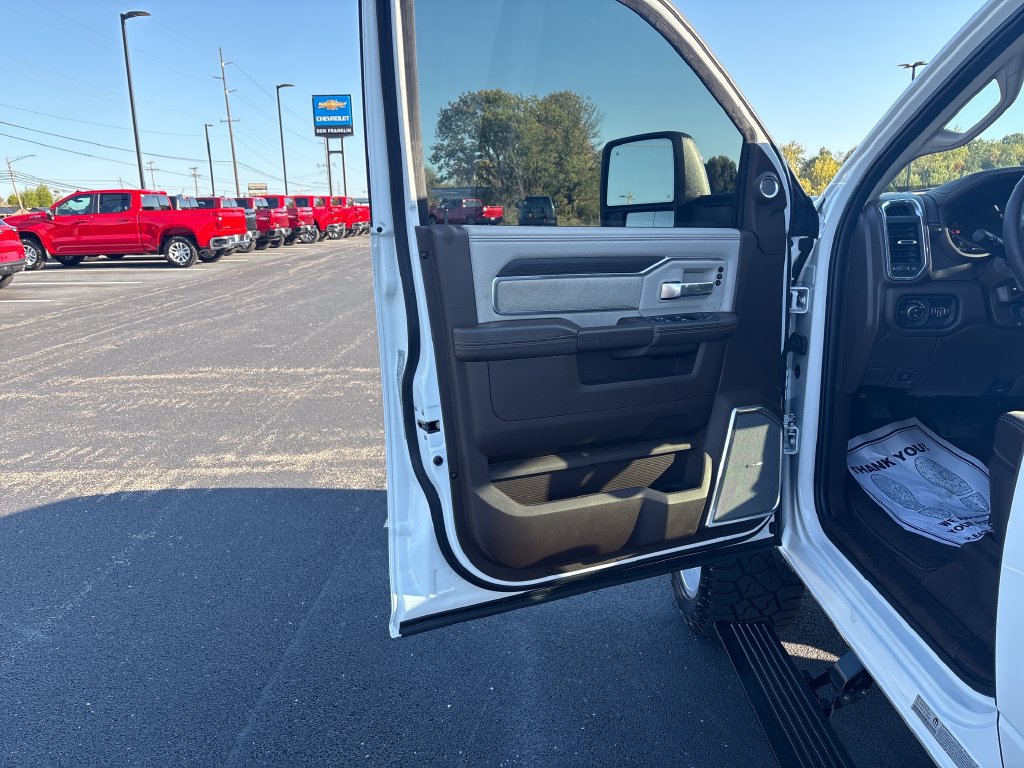 Used 2025 RAM 2500 Laramie AWD/4WD image 11