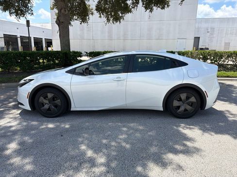 Used 2025 Toyota Prius LE FWD image 2