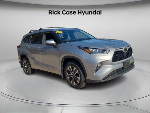Used 2020 Toyota Highlander XLE image 9