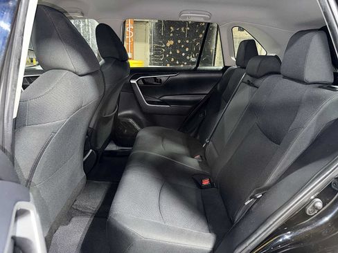 Used 2021 Toyota RAV4 LE w/ Carpet Mat Package (TMS) AWD/4WD image 17