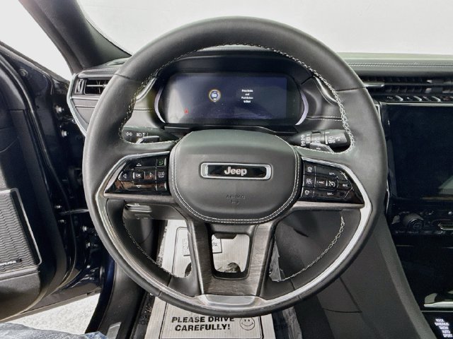 Used 2025 Jeep Grand Cherokee Overland w/ Luxury Tech Group IV AWD/4WD image 11