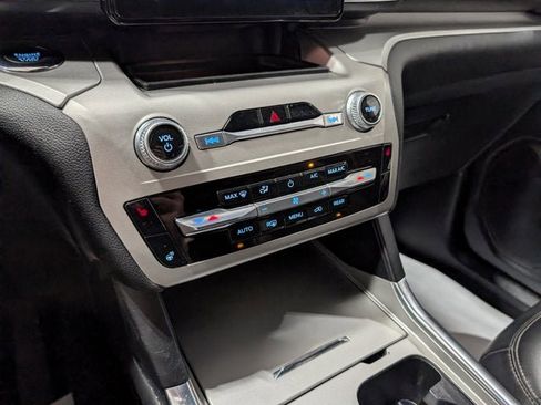 Used 2022 Ford Explorer XLT w/ Equipment Group 202A AWD/4WD image 27