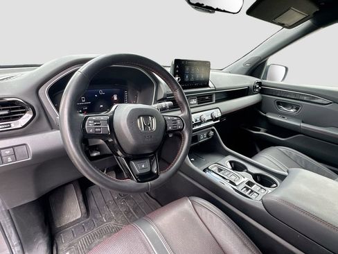 Used 2025 Honda Pilot Black Edition image 9