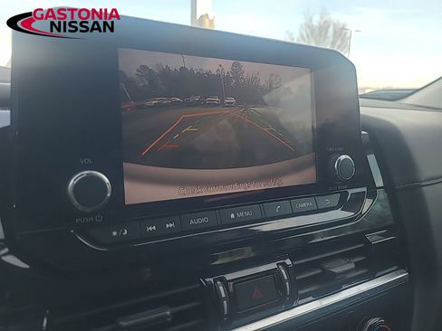 Used 2022 Nissan Pathfinder S image 35