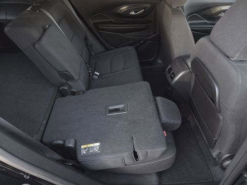 Used 2024 GMC Terrain SLE image 28