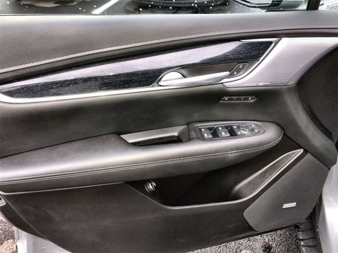 Used 2025 Cadillac XT5 Premium Luxury image 13