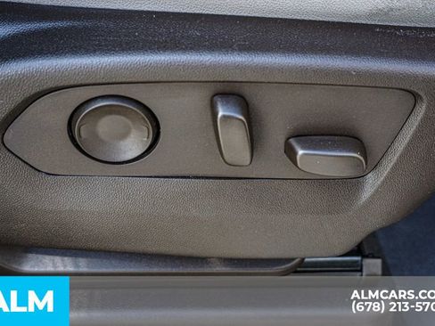 Used 2023 GMC Yukon SLT image 59