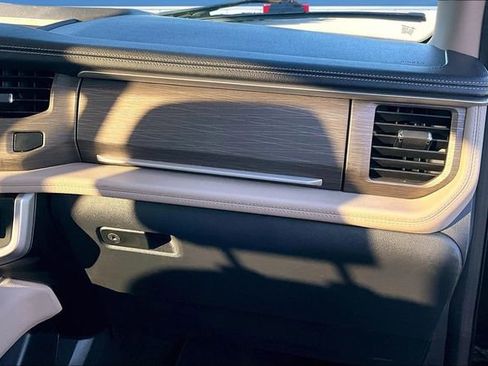 Used 2024 Ford Expedition Limited image 23