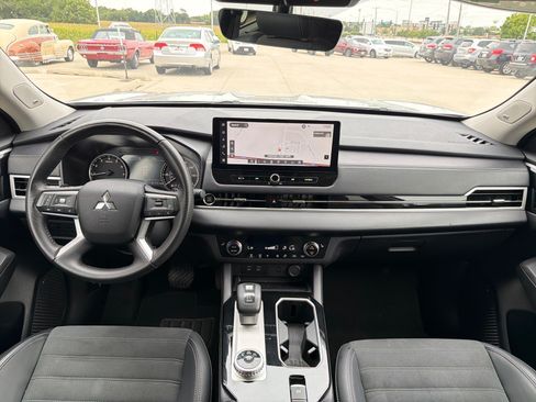 Used 2025 Mitsubishi Outlander SE AWD/4WD image 25