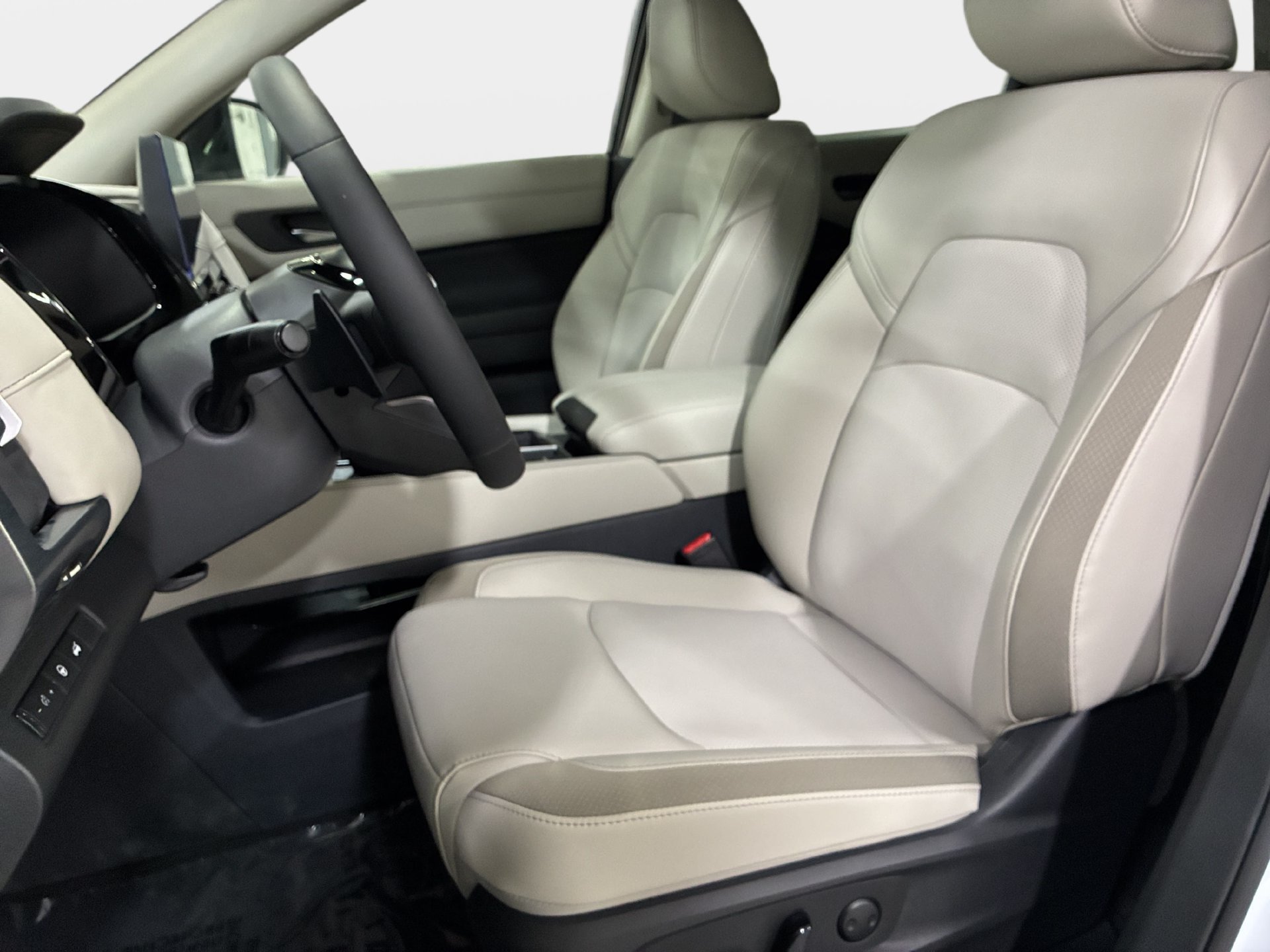 New 2026 Nissan Pathfinder SL FWD image 15