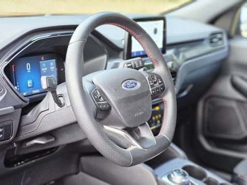 Used 2025 Ford Escape ST-Line FWD image 12