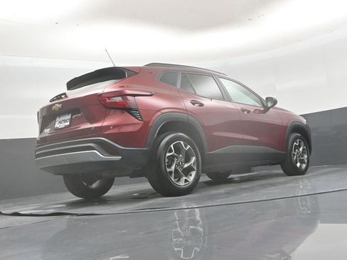 Used 2025 Chevrolet Trax LT FWD image 40