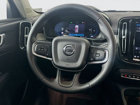 Used 2025 Volvo XC40 B5 Plus image 18