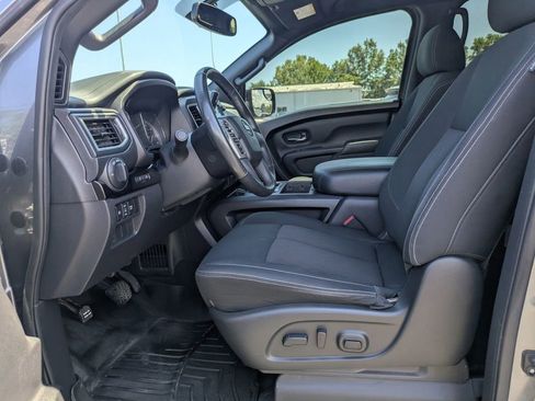 Used 2019 Nissan Titan SV w/ SV Convenience Package RWD image 21