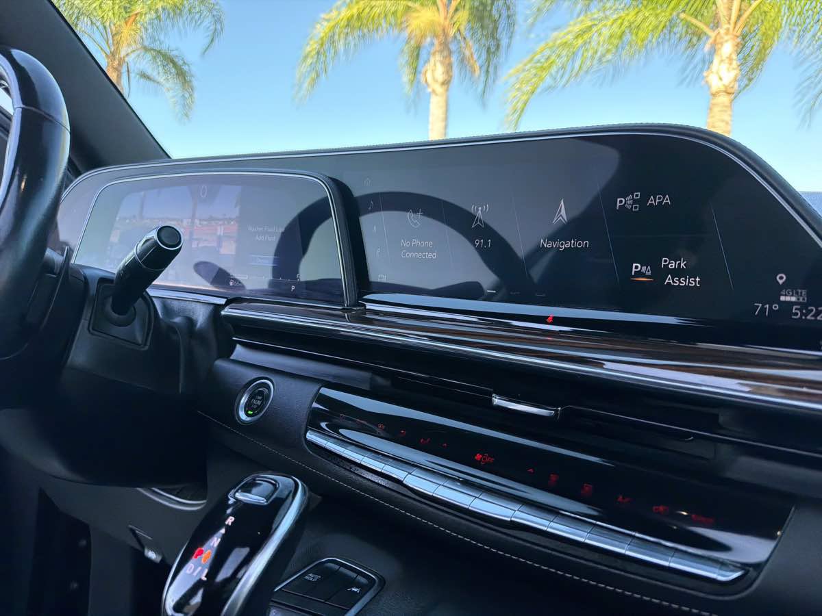 Used 2021 Cadillac Escalade Premium Luxury RWD image 22