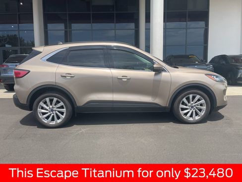 Used 2021 Ford Escape Titanium w/ Titanium Elite Package AWD/4WD image 17