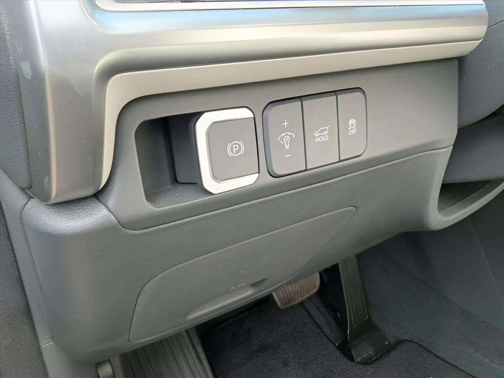 Used 2025 Hyundai Santa Fe SEL FWD image 8