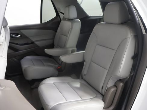 Used 2020 Chevrolet Traverse LT w/ Driver Confidence II Package AWD/4WD image 33