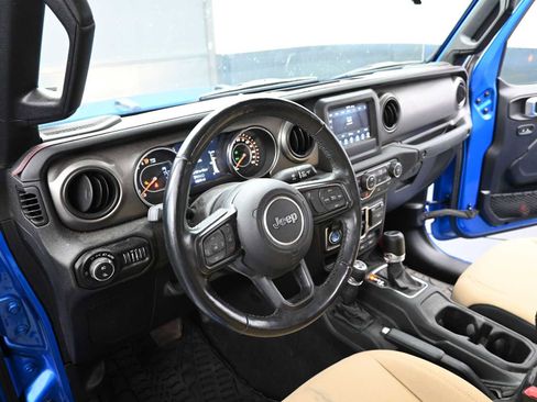 Used 2021 Jeep Gladiator Sport image 10