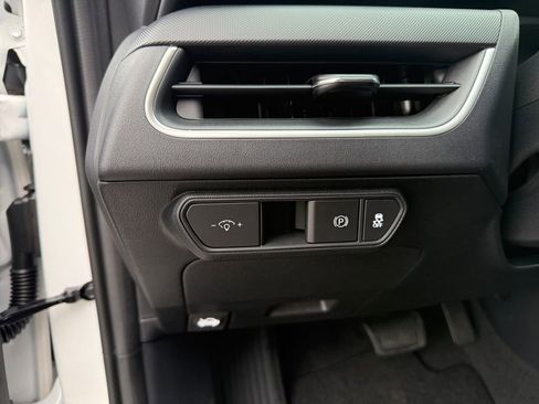 New 2025 Kia K4 LXS image 16