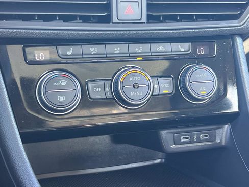 Certified 2020 Volkswagen Jetta SE image 15