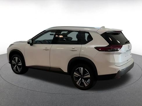 Used 2026 Nissan Rogue SL FWD image 8
