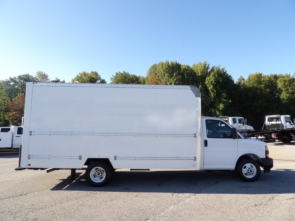 Used 2022 GMC Savana 3500 Extended w/ Power Convenience Package RWD image 9
