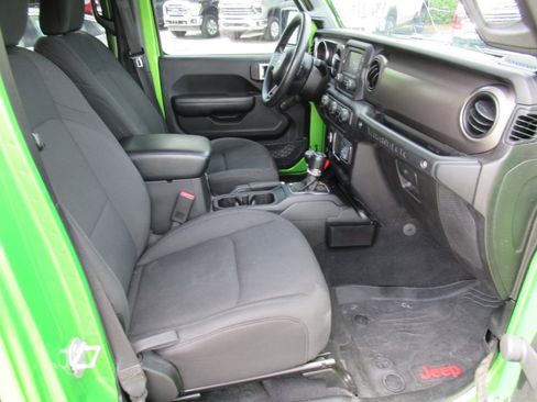 Used 2018 Jeep Wrangler Unlimited Sport image 10