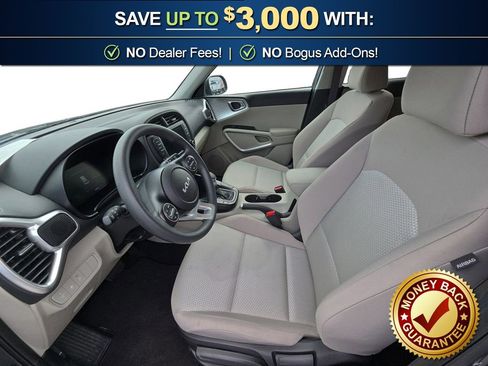 Used 2025 Kia Soul LX w/ LX Technology Package FWD image 14