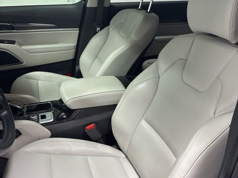Used 2024 Kia Telluride S w/ S Sunroof Package image 9