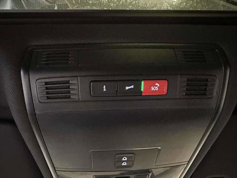 Used 2023 Volkswagen Tiguan SE R-Line image 33