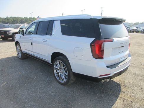 New 2026 GMC Yukon XL Denali w/ Denali Reserve Package AWD/4WD image 6