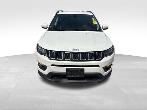 Used 2019 Jeep Compass Latitude FWD image 10