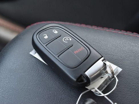 Used 2019 Jeep Cherokee Trailhawk w/ Cold Weather Group AWD/4WD image 15