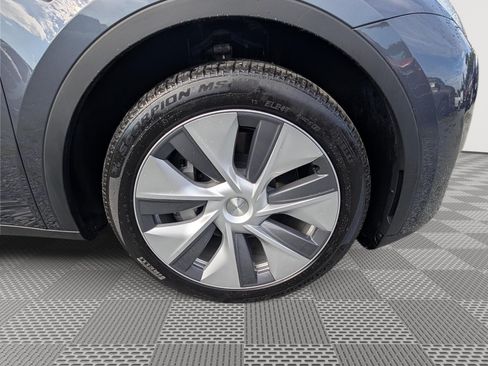 Used 2023 Tesla Model Y Long Range AWD/4WD image 9