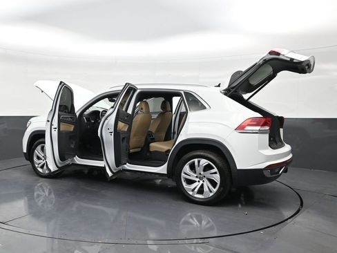 Used 2020 Volkswagen Atlas Cross Sport SEL image 32