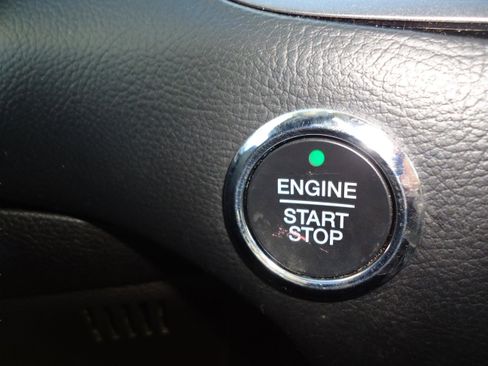 Used 2018 Ford Edge SE image 18