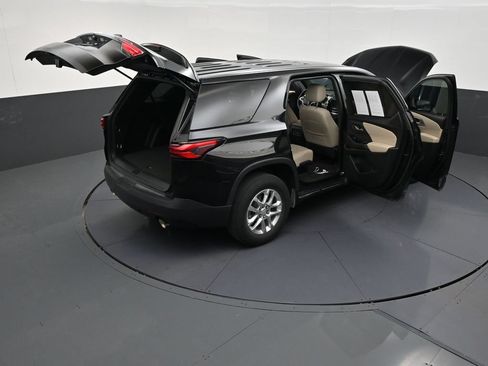 Used 2023 Chevrolet Traverse LS FWD image 16