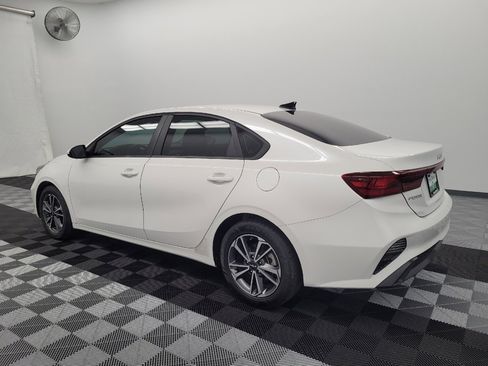 Used 2022 Kia Forte LXS image 3